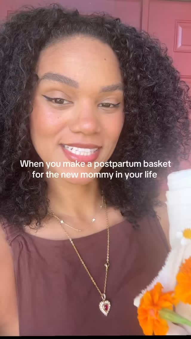 that postpartum basket drop off with your client and new mommy friend 💛✨💐 this is how we hold mothers after they’ve done some really good work.
lactation goodies, for quick pick me ups
belly binding, for a warm embrace
wicker baskets, a holder of love & gathering
flowers, a reminder of joy
candle, for intention setting
tea to bring warmth from the inside, out
being home, being held, eating well and regaining energy 🧡
#4thtrimester #spacecoastdoula #palmbaydoula #blackdoulasmatter #postpartumbasket #postpartumhealing #nationalbreastfeedingmonth