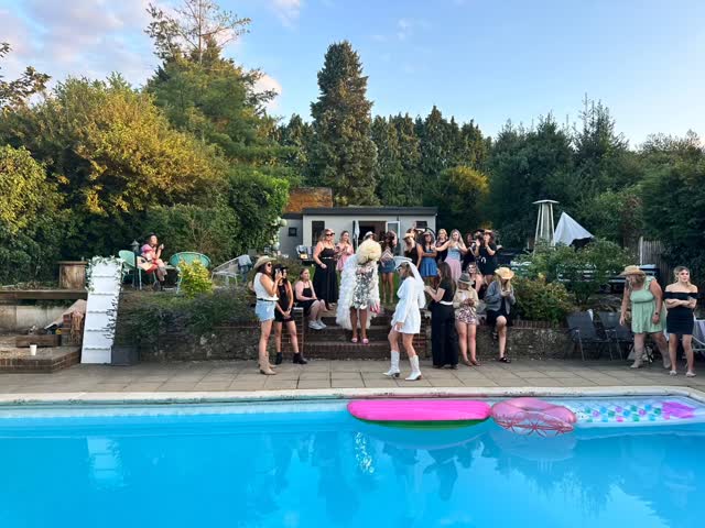 Have you got a pool in your garden? Danielle has! Yee ha Hoe Down in Kent last night, with the longest “oops upside your head” ever. ♥️🤠🥂💅🏼👰♀️#kentbride #lido #gardenofengland