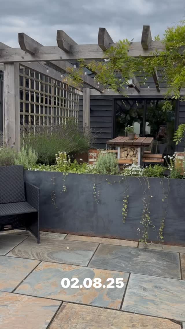 Another 3 wonderful weddings for us on Saturday @lodgefarm_events @bucksrailcentre @bunkersbarneventvenue Full of love, laughter & delicious food prepared by our talented chefs & served by our caring smiley FOH staff! Well done teamKF! 😋 #summerwedding #weddingcatering #outsidecatering #greatchefs #eventplanner #outdoorcatering #outdoorevents #tipiwedding #marqueewedding #corporatecatering #outsidewedding #catering #hertscatering #bedscatering #buckscatering #foodtastings #corporateevents #eventmanagement #2025wedding #2026wedding