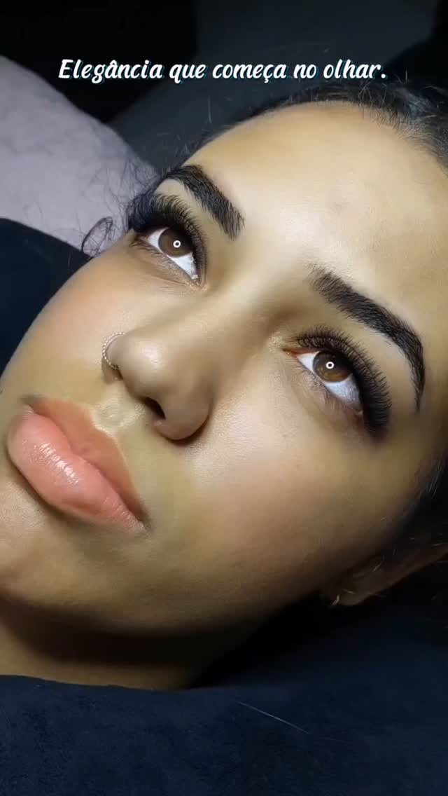Olhares dizem tudo — e o seu merece falar com elegância.
Volume Fashion: minha técnica exclusiva para valorizar sua beleza com sofisticação, leveza e identidade.
Sem exageros. Sem rótulos. Apenas você, em versão elevada. ✨
📲 Agendamentos via link na bio.##
#VolumeFashio #CíliosComIdentidade #LashDesign #OlharMarcante #BelezaDelicada #AutoestimaElevada
