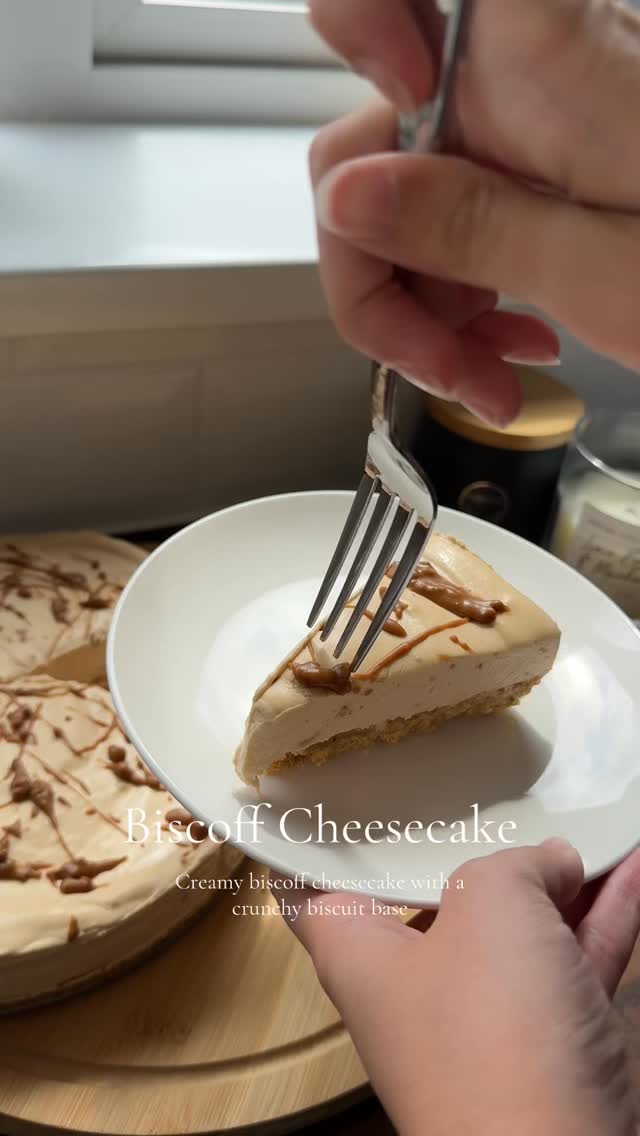 I’ve been on a bit of a cheesecake hype since my last video 🧀 🍰
This recipe will be coming to my blog soon, but if you just can’t wait, the ingredients are:
300g Digestives
120g Melted Butter
500g Full Fat Soft Cheese
200g Biscoff Spread
100g Icing Sugar
300ml Double Cream
#baking #bakingtiktok #bakingrecipe #recipes #easyrecipe #bakingtok #cheesecake #summerrecipes #biscoff #biscoffcheesecake #biscoffspread #cheesecakerecipe #bakingfromscratch