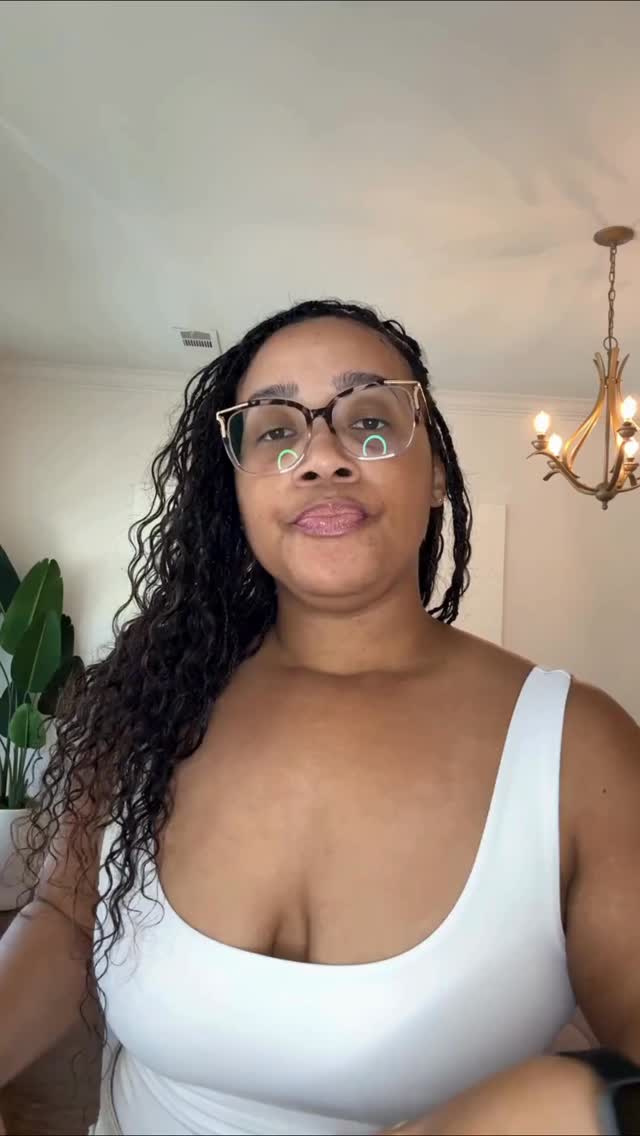 How many times have you dropped your price just to get a yes?
And how many of those clients ended up being the most exhausting?
This cycle has to stop 🛑
This Thursday, I’m walking you through how to market premium services to premium buyers…no discounts, no justifying, no begging.
👉 Save your FREE seat here or
Use 🔗 in b!o to register ☝🏽