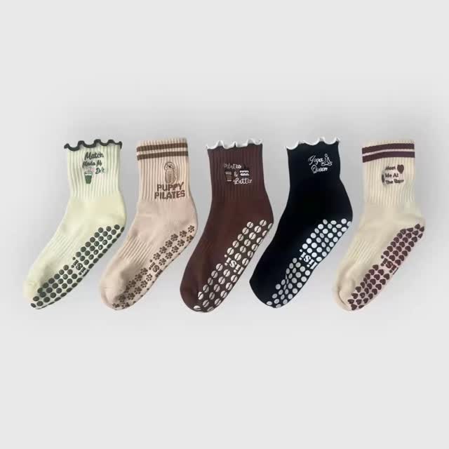 The most comfy, not too thick, not too thin, grippy socks you’ll need for your workouts!
#pilates #barre #fitness #gripsocks #launch #smallbusiness #hertfordshire #fitnessclass #pilateslovers #pilatesinstructor #pilatesoftiktok #reformerpi̇lates #pilatesandlattes #yoga #fitness #barre #reformerpilates