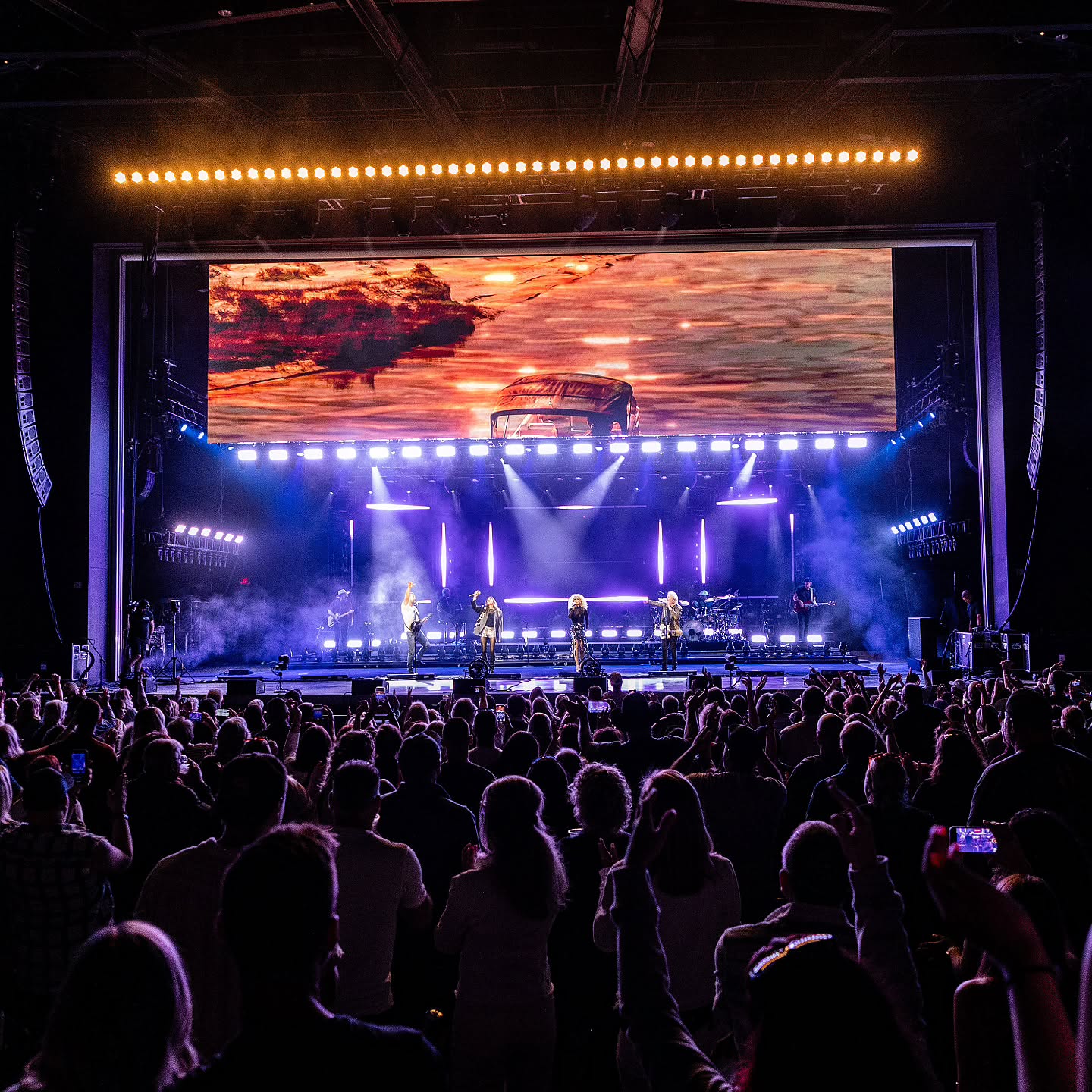@littlebigtown | @empowerfcuamp
.
.
.
#concertphotography #photography #canon #crowd #Syracuse #littlebigtown #countrymusic