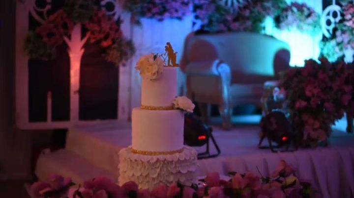 Beautiful moments with love in the air...HML Gold & Oscar!
Event planner/coordinator: @storypageevents
Video: @jibra_fotoz_wedding
Dj: @djsaintwillsofficial
Food: @empress_el_lugar
Cake: @dainty_desserts_by_kaychy
Drinks: @sgs_royaltyevents
Decor: @alexeventss_rentals
#enuguweddings #enuguvendors #enuguevents #enuguplanner #enugudecor