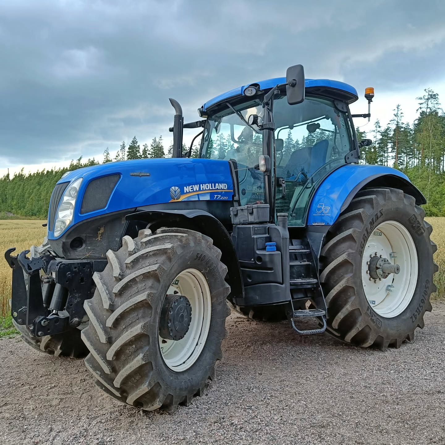 Porlammilla asennettiin EFIX eSteer 10 Steer Ready automaattiohjausvalmiudella varustettuu New Hollandiin. ✅️
Jaakon toteuttama asennus piti sisällään mm. AGRONAV mallikohtaisen pikakiinnikkeen vastaanottimelle ja aktivointipainikkeen käsinojaan. 🤩
EFIX Steer Ready ohjaukset ovat edullinen tapa päivittää vanhentunut laitteisto moderniin automaattiohjaukseen tai varustella automaattiohjausvalmis kone! 🌾
#efixag #agronav #newholland #t7 #täsmäviljely #automaattiohjaus