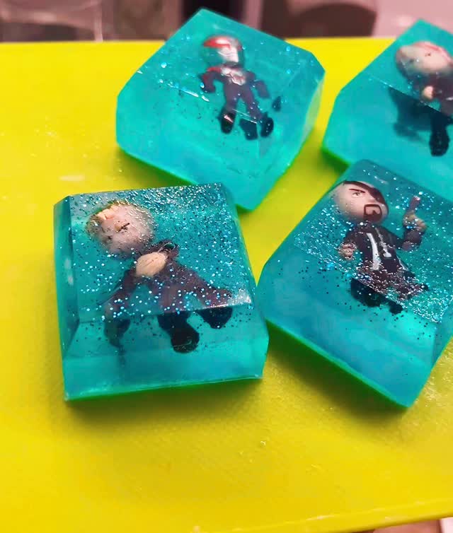 Even superheroes need a little me-time! ✨🦸♂️
Our glittery, handmade soaps come with a tiny hero trapped inside, ready to join you on your bath-time adventures. 🫧💥
💙 Smells amazing
💙 Packed with fun
💙 The perfect gift for superhero lovers
These little soaps can be customized to any party theme. DM for inquiries
#SuperheroSoap #SoaperHero #GeekyGifts #NerdyBathTime #HandmadeSoap #LuxurySoap #MarvelFans #DCFans #UniqueGifts #GiftIdeas #SuperClean #SmallBusinessLove #FandomSoap #soapandhonour #birthday