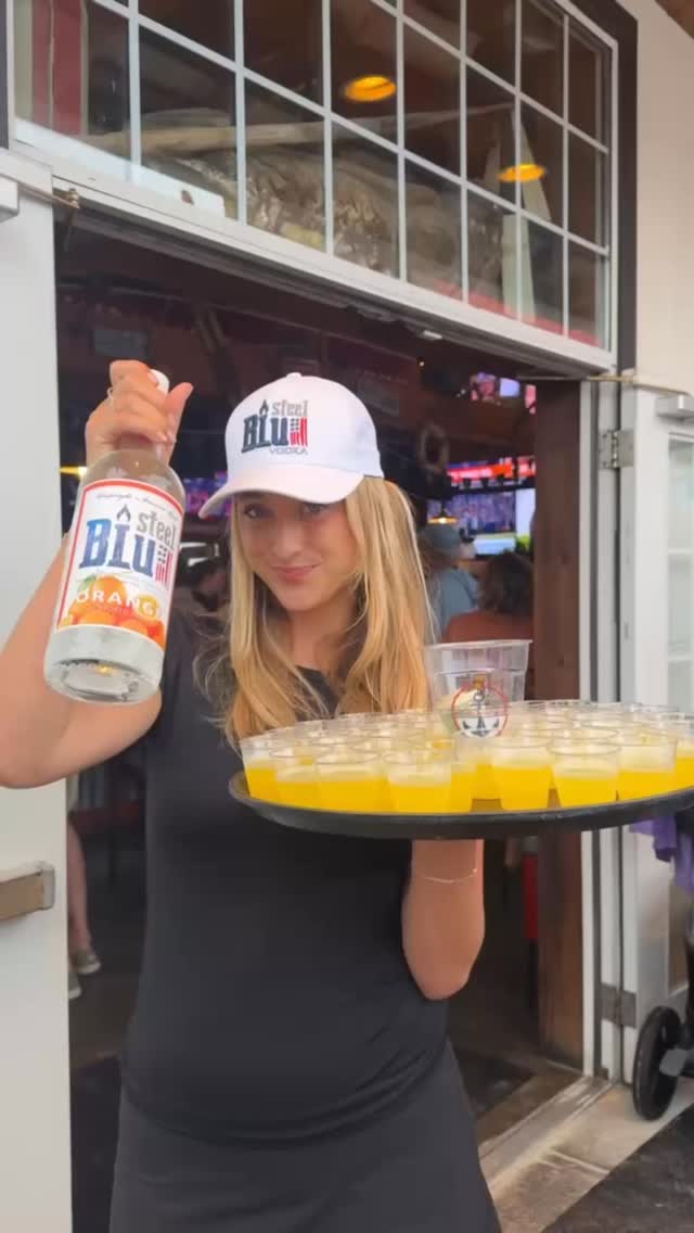 The Steel Blu girls made their way back to Bethany Boathouse to sample off some more Crush Samples! 💙☀️ Nothing says summer like a Steel Blu Crush! 🍹🌊