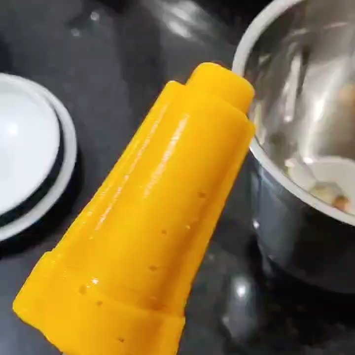 Exploring various ways to enjoy mango this summer. One of out cheerful client @s___tanny made some delivious kulfies and shared with us. Should We ask her for the recipe?? ##mangoseason #summer #mangokulfi #popsicle #yummy #mango