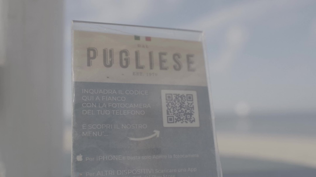 👉🏼🕑 Ore 11.07 di una bella giornata di mare, il tuo cliente è comodamente sdraiato al sole sotto il suo ombrellone ⛱ in compagnia di qualche amico, improvvisamente vengono assaliti da una voglia tremenda di APERITIVO!🍹
Cosa fare❓
OPZIONE 1
1. Vestirsi
2. Mettere le infradito
3. prendere la borsa
4. togliere gli oggetti "sensibili" a portata di mano
5. iniziare la "traversata" verso lo chalet
6. arrivare al banco e fare la fila
7. attendere la preparazione dell'aperitivo
OPZIONE 2
1. inquadrare il codice QR esposto sotto l'ombrellone per visionare il menù
2. inviare un messaggio (direttamente dal cellulare) con l'ordine Aperitivo e numero di ombrellone
3. Attendere la consegna direttamente sotto l'ombrellone
Tu, fossi nei panni del TUO cliente, quale sceglieresti❓ 😁😁
#ImproveYourBusiness Digital Menù
Scopri di più sui nostri servizi: www.digital-menu.it
📧 direzionale@easy-ware.it
🌎 www.digital-menu.it
#digital #menù #art #food #digitalart #digitalmenu #italy #photography #menù #italia #menudigitale #artist #instafood #design #cena #artwork #foodlover #marketing #gustamundo #illustration #QRCode #gelateria #lifestyle #photographer #restaurant #arte #business