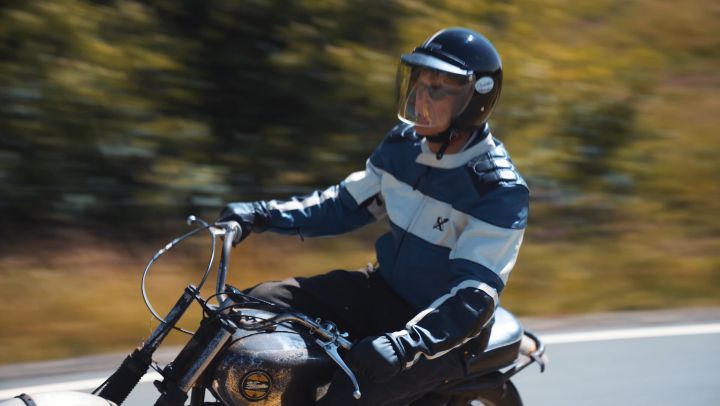 Nothing like the sound of a vintage bike. #triumph #velocette #vintagemotorcycle