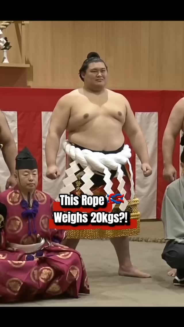 That huge rope around a Yokozuna’s waist isn’t just for show 🪢
It’s called a tsuna, and it’s worn only by sumo’s highest rank.
✨ Its design comes from Shinto sacred ropes (shimenawa) — a symbol of purity, strength, and spiritual power.
💪 Some tsuna weigh up to 20kg, making the ring-entering ceremony (dohyō-iri) a true test of endurance.
Did this surprise you? Comment 🪢 and follow for more behind-the-scenes sumo facts!