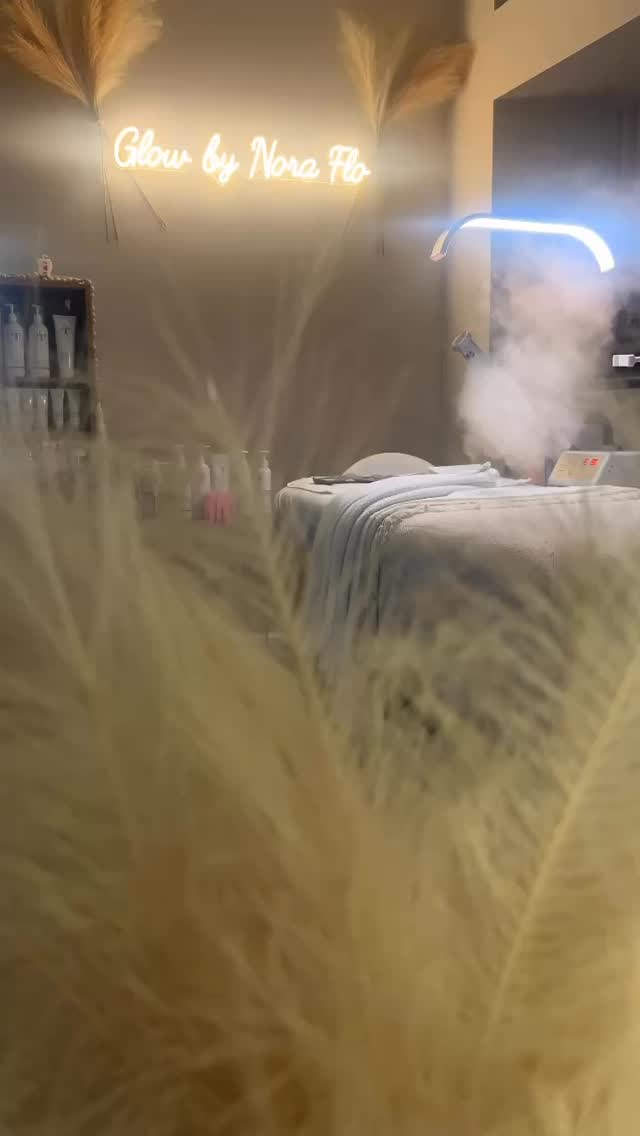 You deserve a beauty experience that’s all about you. Let’s book your next moment. ✨
Mobile services available….
Book on GlowByNoraFlo.com or feel free to message me with any questions. 💌
#huntingtonbeachbeauty #ocfacial #ocmua #ocspraytans #mobilebeauty #glowbynoraflo