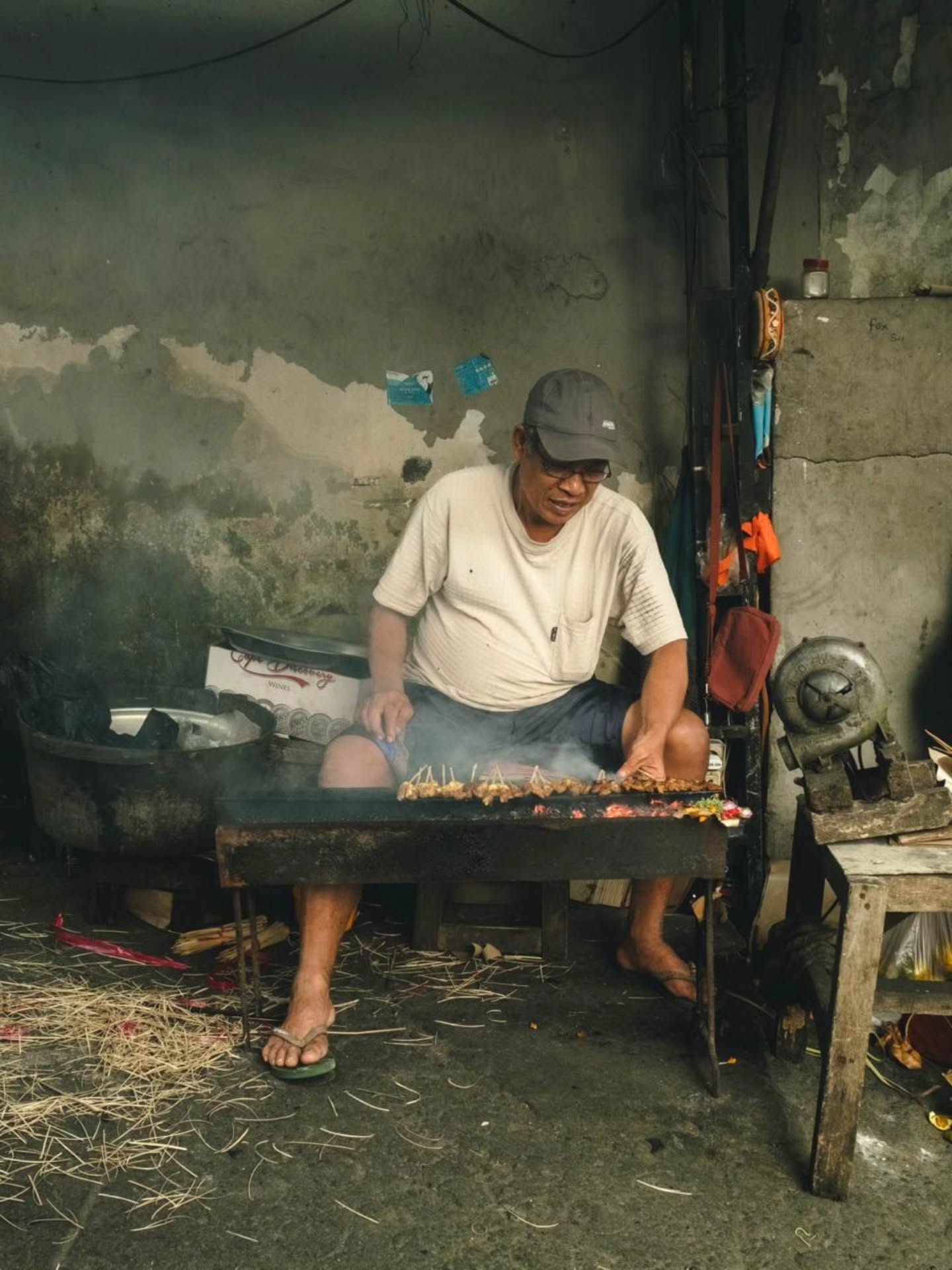 OJEK
#bali #indonesia #memory #travelphotography #streetphotointernational #streetfood #streetscenesmag