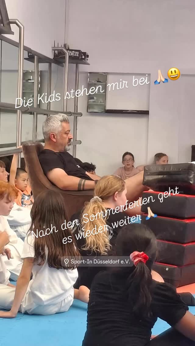 Jetzt sind es schon 4 Wochen, dass meine Achillessehne gerissen ist und operiert wurde. Im Training waren die Kids echt super und auch ein danke an die lieben Eltern für jede Unterstützung 🙏🏻🙏🏻🙏🏻
Es wird immer besser meine lieben 💪💪💪