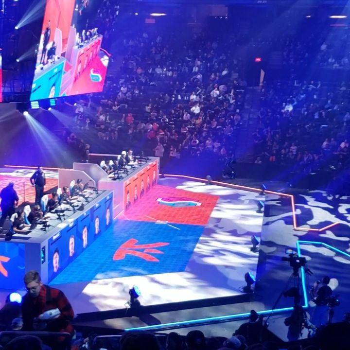 Feels like forever ago that we did these 4 days covering a gaming competition in MTL. (Late February) Second outting for our @sec.swiss #eagle eye. Rigged and ready in 5 hours. Calls are coming in but not necessarily for conferences and stadium work, that'll come, the system allows for nearly unlimited camera movement. With the @shotoversystems #G1 we can use move any camera, 4k broadcast to Alexa 65. Available @wfw_intl
#gripology #cameraman #cablecam #gaming #gamingcommunity #broadcast #broadcasting #filmmaking #film