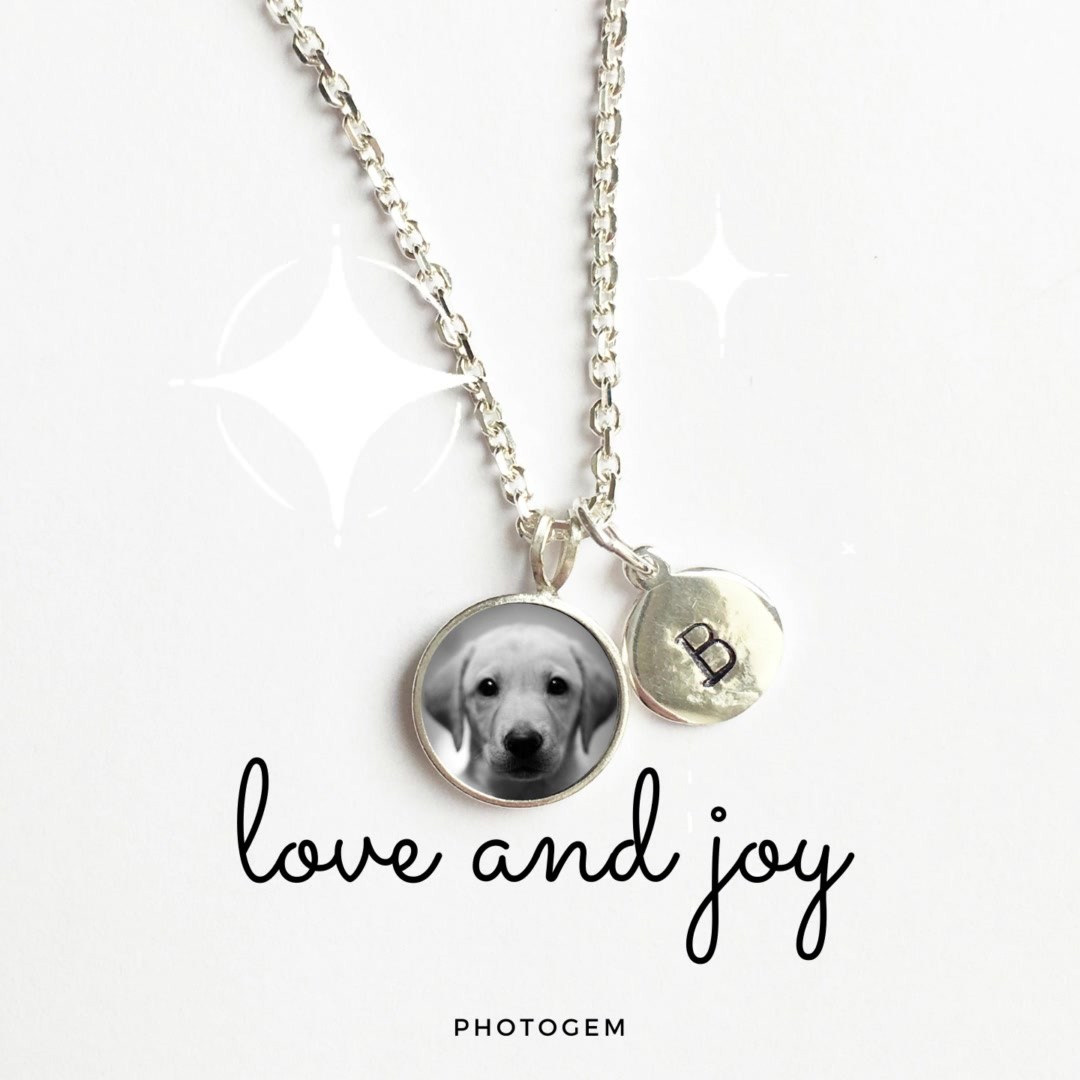 I love my dog so much that I wear him around my neck in a beautiful sterling silver Photogem. Hop over to www.photogem.co.uk and get £5 to spend on yours NOW!
.
.
.
.
#offer #dogphotography #photojewellery #bespokegifts #specialnecklace #labradorlovers #puppylove #photogem #giftideas #giftsforher #giftfordoglovers