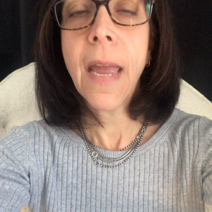 Worried about being separated from your newborn after delivery? Here’s a really good tip to help establish and protect your milk production. #forresterlactation#pregnantcovid19 #handexpression #milkproduction#ibclc#crunchymamas