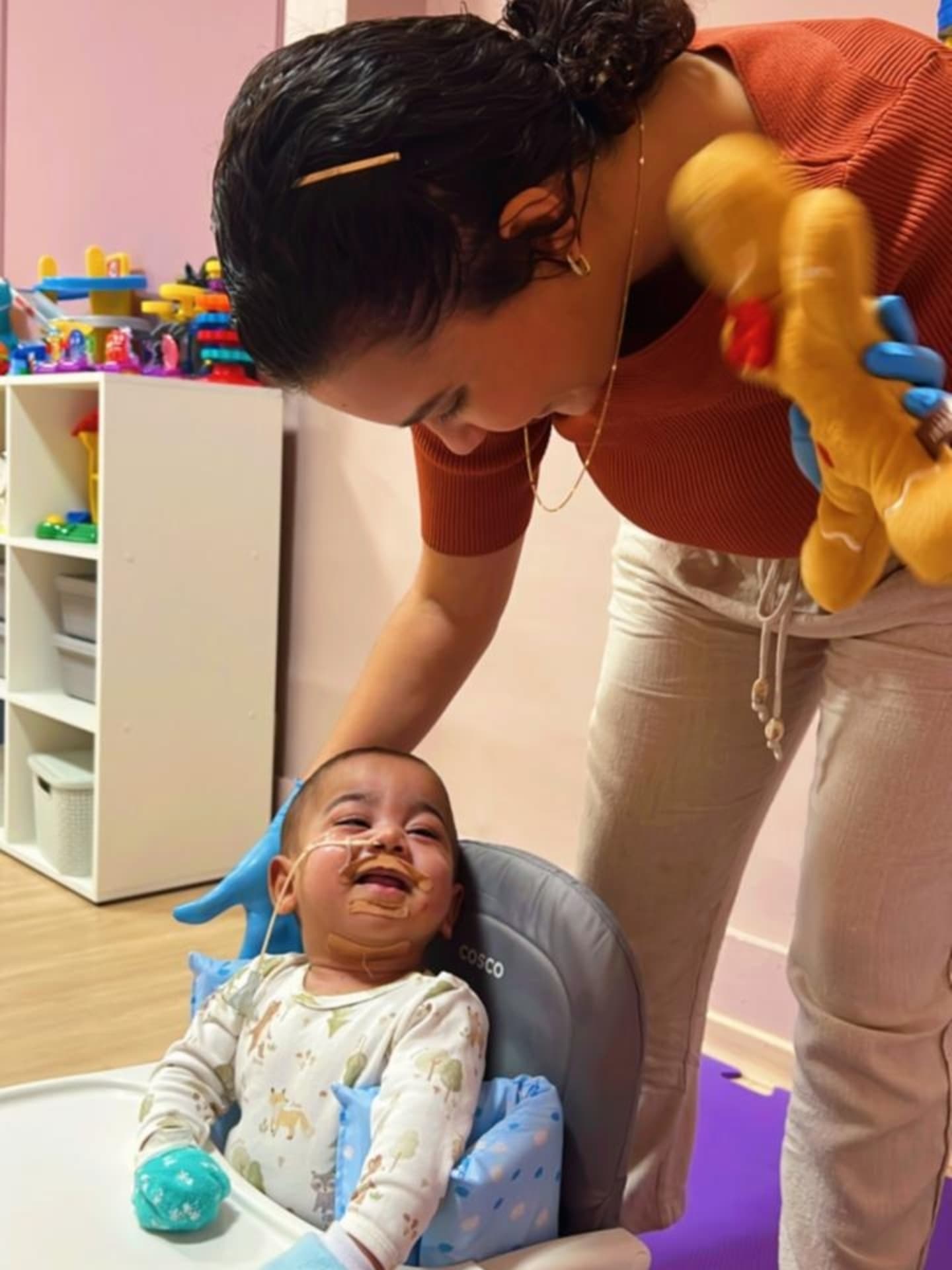 Essa foi a semana desse pequeno brilhar!
Quando se trata de alimentação a fono faz de tudo para garantir segurança e resultado!
Estamos na luta para introducao da via oral de alimentação e ele está dando um show! E sempre tenho o apoio dessa família maravilhosa @dih_mattos_nemoto
Voa Henrique