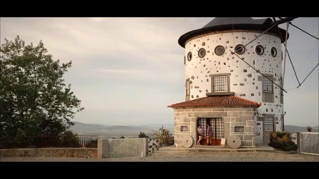 Did you know @themoinhohouse was selected as Movie Set to the short-film “Estranho Amor” by @jcslvs of @filmesalaude starring @beatriz_barosa as main actress? 🎥
We are waiting for you to visit us as well, embrace the unique experience the place offers you and be the main character of your holiday movie!