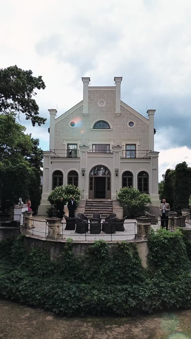 Big love. Bold vows. Rūmene vibes.
#weddingplanning #weddingphotography #weddingdesing #wedding #rumene #sarmantipasakumi #eventplanner #eventdecorations #eventinspiration #weddinginspiration #weddingdress #weddingidea