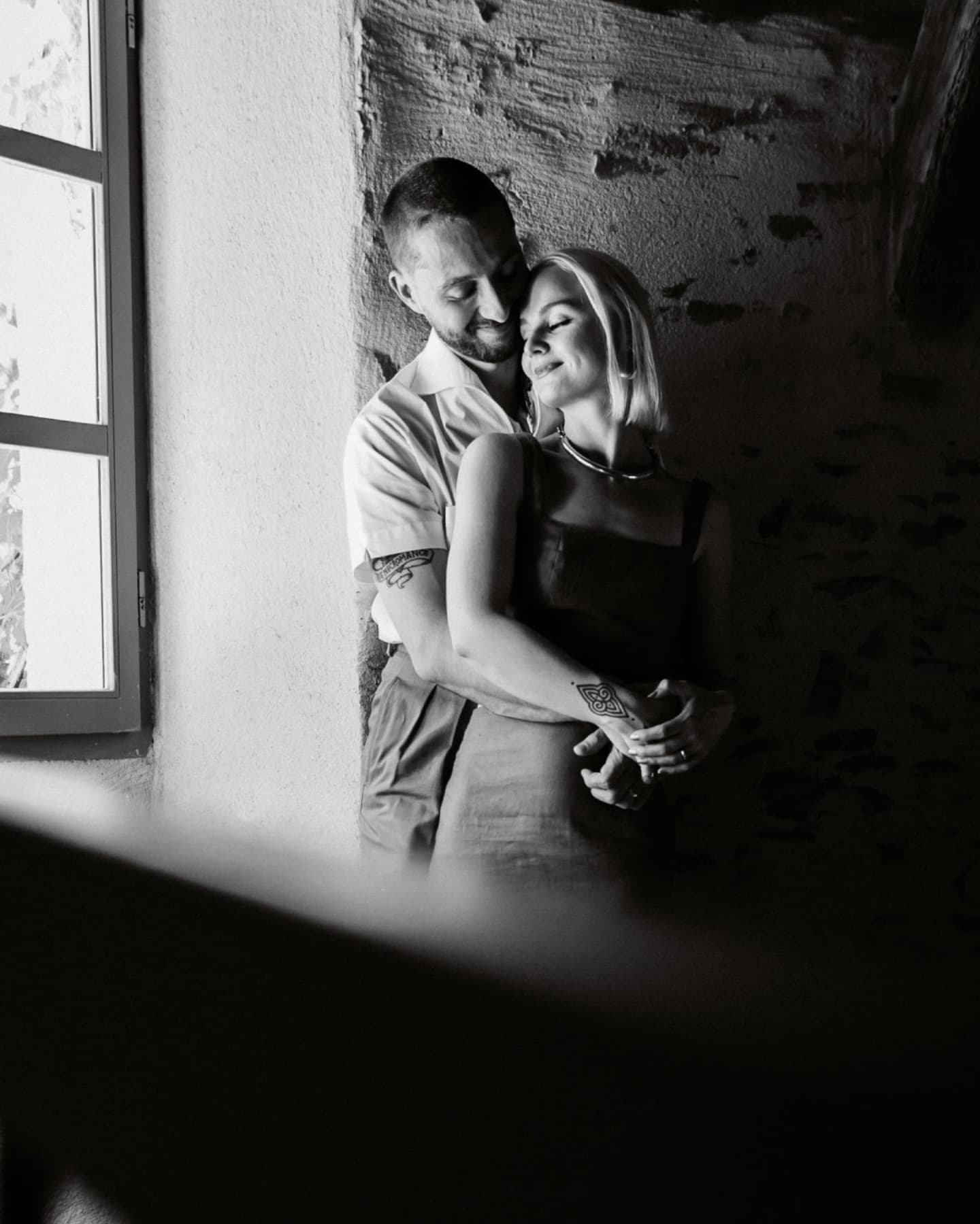 Retour sur une séance de l'été dernier avec ce couple légèrement trop stylé.
Et comme ils ont eu la bonne idée d'avoir des amis qui se marient en septembre, je les retrouve cet été 😃