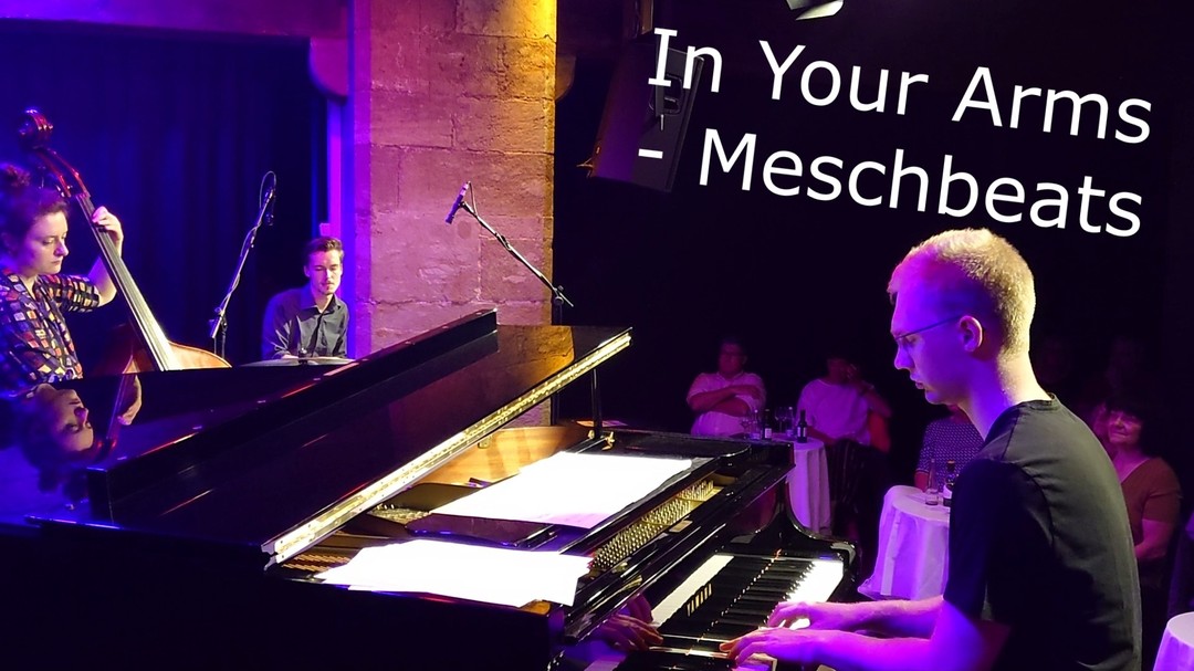Vor ein paar Wochen durfte ich mit meinen Trio @meschbeats im @jazzclubregensburg spielen.
Hier ein kleiner Ausschnitt meiner Komposition "In Your Arms"
#jazztrio #pianotrio #newage #pianomusic #originalmusic #yamahapiano #composition
