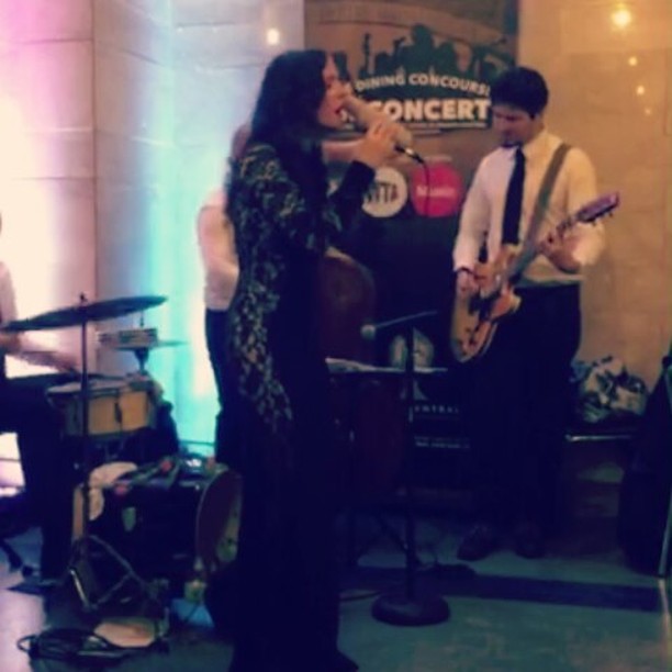 Having so much fun a few weeks back at #grandcentralstation with the full 6-piece band! What incredible #dancers working it to one of singer Cara's original songs, "Marche De L' Amour" #bellatonic #wherejazzmeetspop #onyxartists #nyc #livemusic #mtamusic