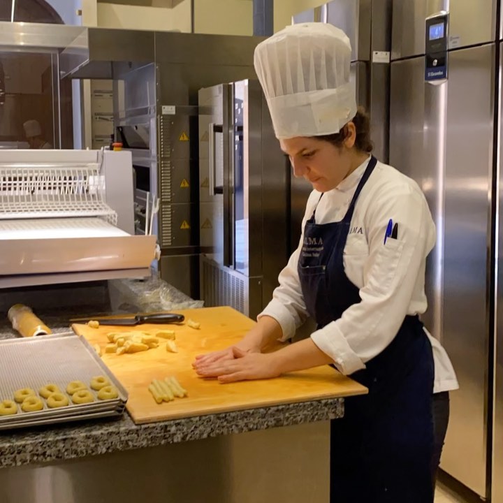 Making Taralli… very fast! 😉
#bread #taralli #igersfood #igerswine #igersitalia #salento #igerspuglia #finedining #streetfood #chef #chefslife #dinner #handmade #cooking #foodies #salentofood #cookies #cooking #castellodiugento