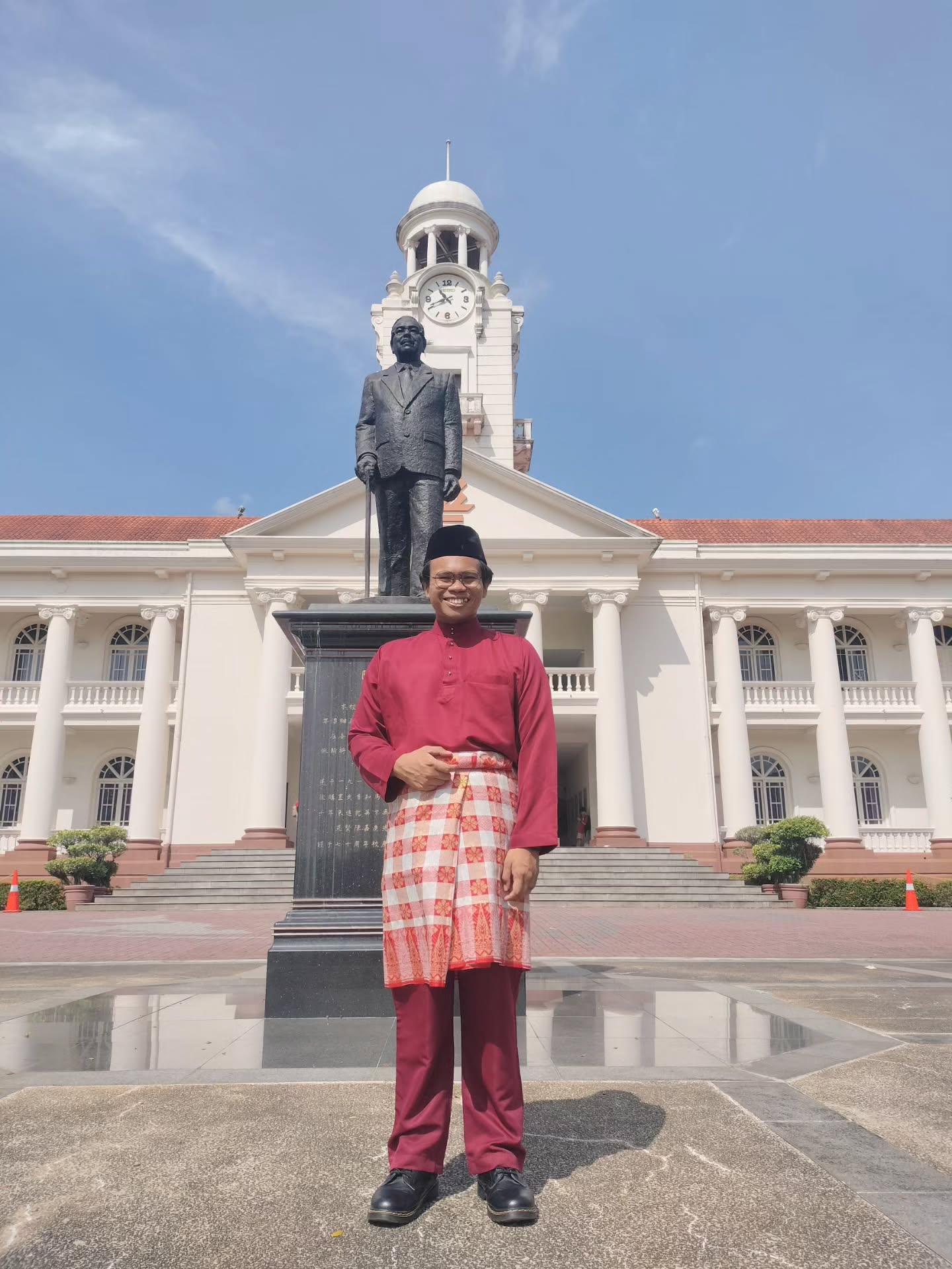 I'd like to thank Hwa Chong Institution for having me today! I was invited to give a talk on the Ubin Malay identity as part of the school's SG60 National Day and Racial Harmony Day celebrations. This was also my largest live audience to dateâclose to 400 Secondary 3 boys and their teachersâso you could imagine my stage fright!
A special shout-out to Mr Daniel as well, who extended the invite and hosted me for the morning celebrations. We met earlier at the MPP Active Citizenry Forum a while ago at the school across the street, Nanyang Girls' High School.
In all, I hope my sharing has educated and inspired our boys a little more on the Malay culture as we celebrate our multiracial nation's 60th birthday, together. Have a wonderful red-and-white weekend ahead and Happy National Day, Singapore!