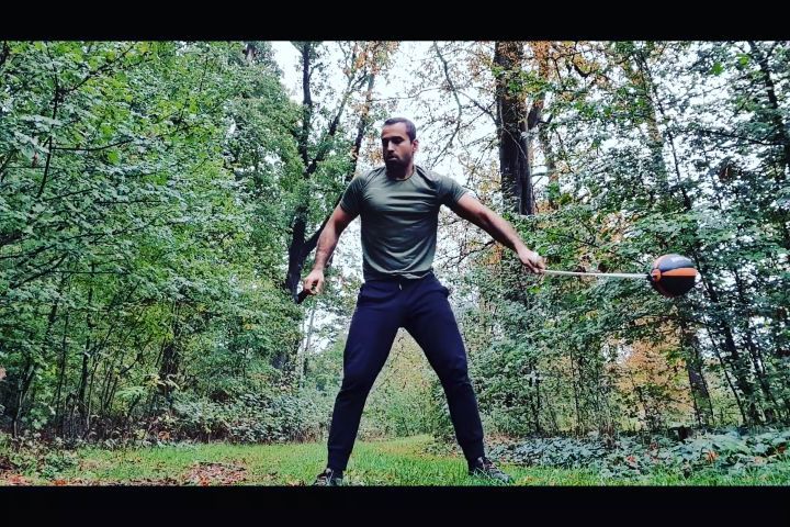 🇨🇵 Le lancer fait partie des fonctions principales permises par le corps humain et notamment l'épaule, testez @functionalpatterns et vous en serez convaincus !
🇬🇧 Throwing is one of the main functions of the human body, try @functionalpatterns and you will see !
.
.
.
.
#functionalpatterns #functionaltraining #entrainement #entrainementfonctionnel #musculation #fitness #muscu #mma #boxing #body #yoga #wrestling #remiseenforme #preparationphysique #cardio #exercices
