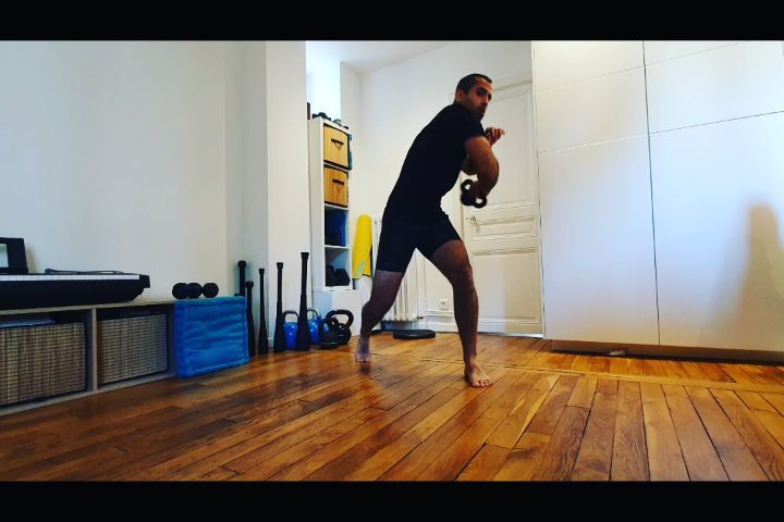 🇨🇵 Travail un peu plus rapide avec un Kettlebell leger
🇬🇧 Trying to go faster with a light Kettlbell
@functionalpatterns
.
.
.
.
#functionalpatterns #functionaltraining #entrainement #entrainementfonctionnel #musculation #fitness #muscu #mma #boxing #body #yoga #wrestling #remiseenforme #preparationphysique #cardio #exercices #combat #grappling