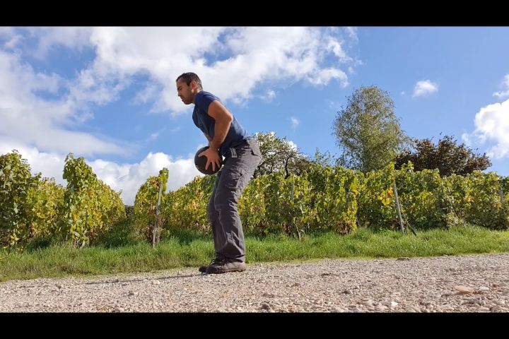 🇨🇵 La vidéo met en lumière les points à améliorer, ici il y en a tellement que je ne les citerai pas tous 😅
🇬🇧video allow us to see the points we can improve, there are so much here that I will not cite them all 😅
.
.
.
.
#functionalpatterns #functionaltraining #entrainement #entrainementfonctionnel #musculation #fitness #muscu #mma #boxing #body #yoga #wrestling #remiseenforme #preparationphysique #cardio #exercices