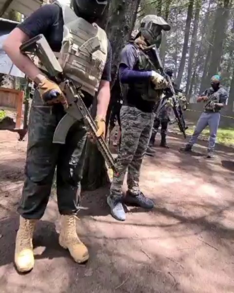 Uno de los deportes de mayor crecimiento en el mundo, lleno de adrenalina y estrategia. Ven a tu primera partida y alquila el equipo necesario para poder jugar, de seguro lo amarás.
Para renta de equipos e información de partidas WhatsApp: 098 729 8819