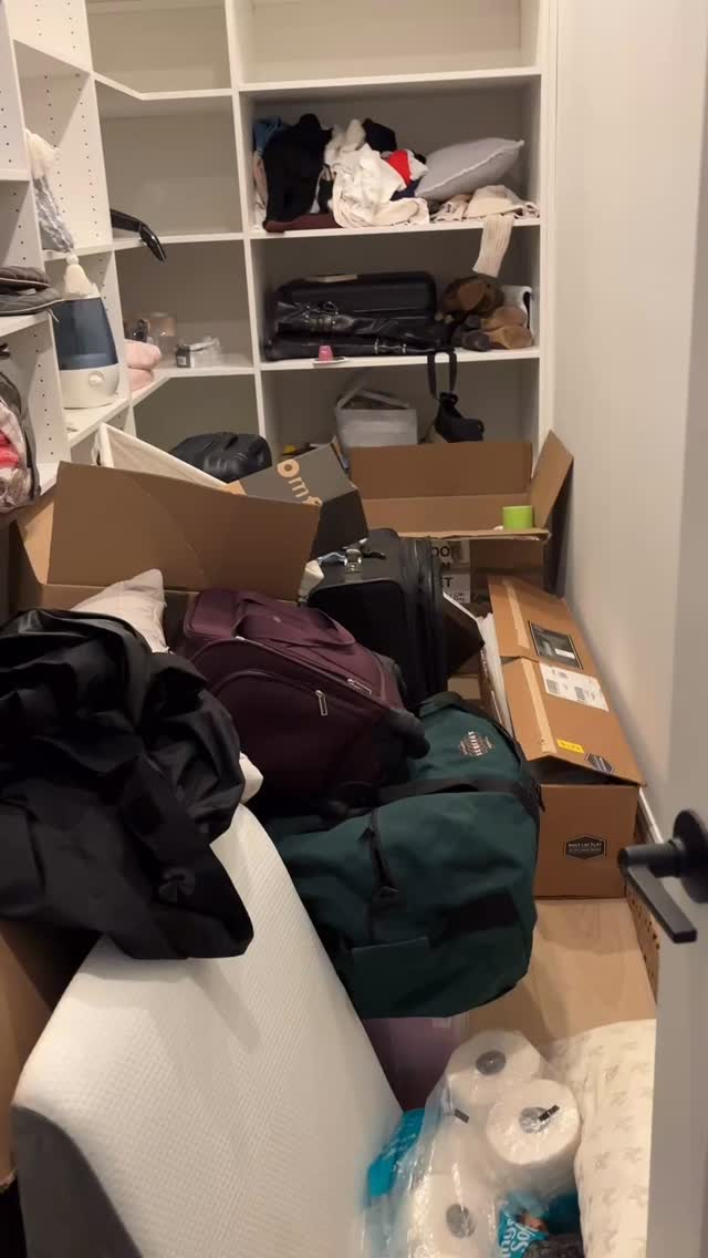 Watch this space transform!
This huge linen closet went from “catch-all chaos” to a perfectly organized upstairs storage hub. Now everything—linens, toiletries, and those “where-does-this-go?” items—has a home.
#MainLineOrganizing #LinenClosetGoals #NewHomeOrganization #CatchAllNoMore #ProfessionalOrganizer #Organiz