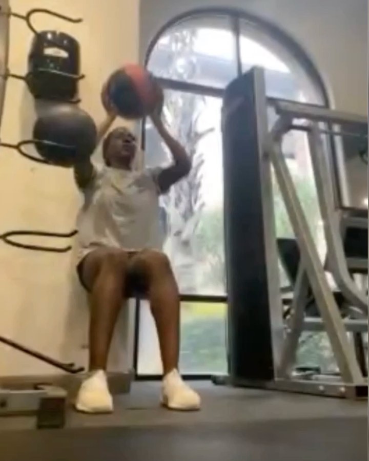 Monday’s are meant to be crushed. Start your week off strong and continue to build on that momentum each day.
.
.
That’s how you get better
.
.
#NaturalBodi #HomeWorkouts #ClientPost #MotivationMonday #houstontrainer #dallastrainer #personaltrainer #athletictrainer #bookwithme #onlinecoach #weightlossjourney #muscle #strongnotskinny