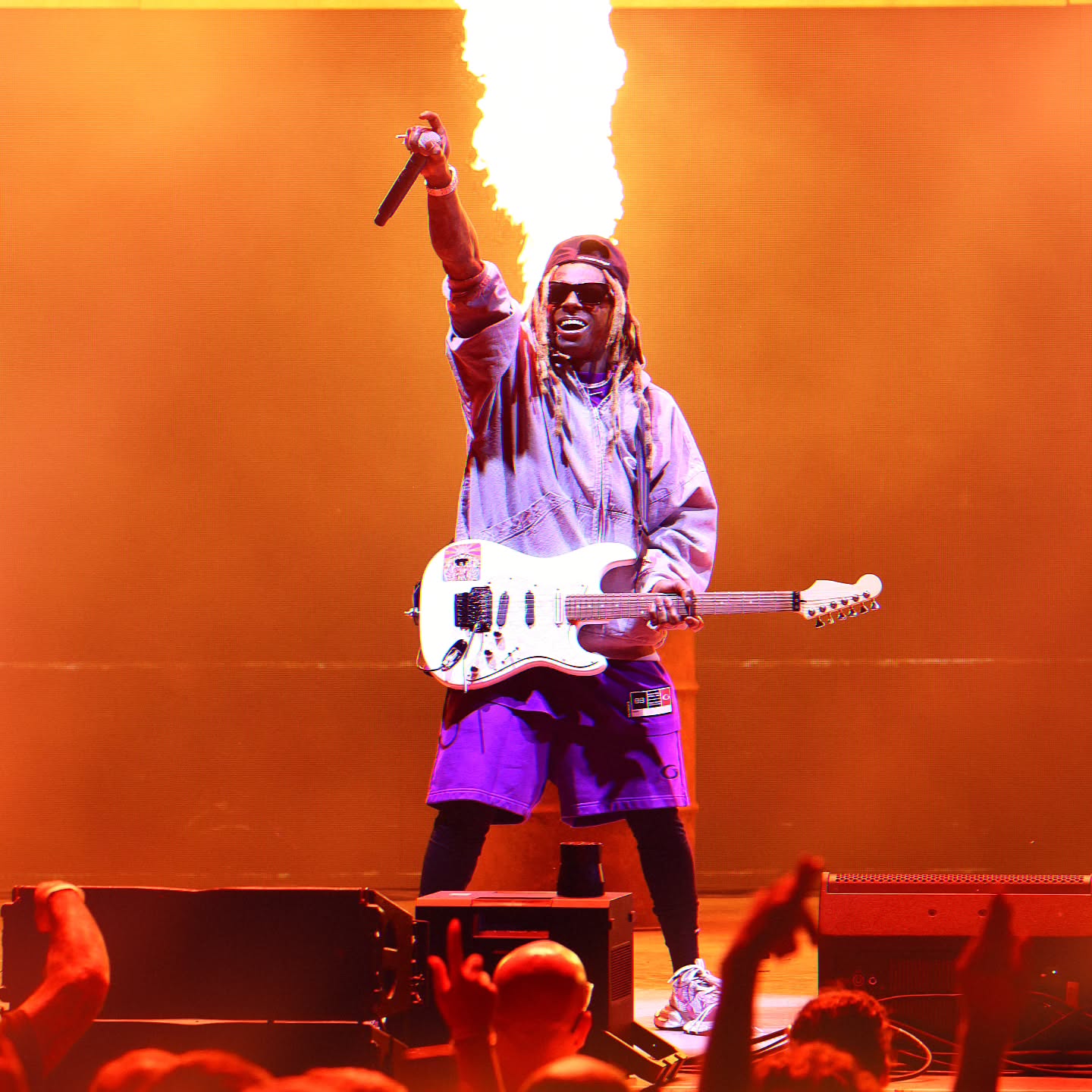 @liltunechi burnin' Syracuse orange 🍊
.
.
.
@empowerfcuamp
#lilwayne #Syracuse #livemusic