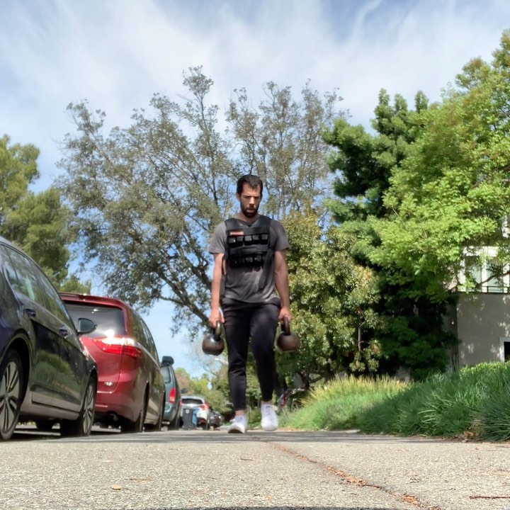 Enough with the cute stuff. Walking lunges. 3 x 12. This weighted vest comes out for paternity leave and global pandemics only. ▪️
▪️
▪️
▪️
▪️
▪️
#legday #fitness #weightedvest #outdoorworkout #quarantine #functionaltraining #lunges #strength #strengthtraining #athomeworkouts