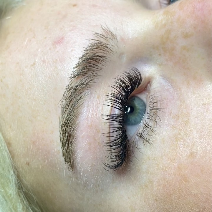 One by one lashes! 😍✨