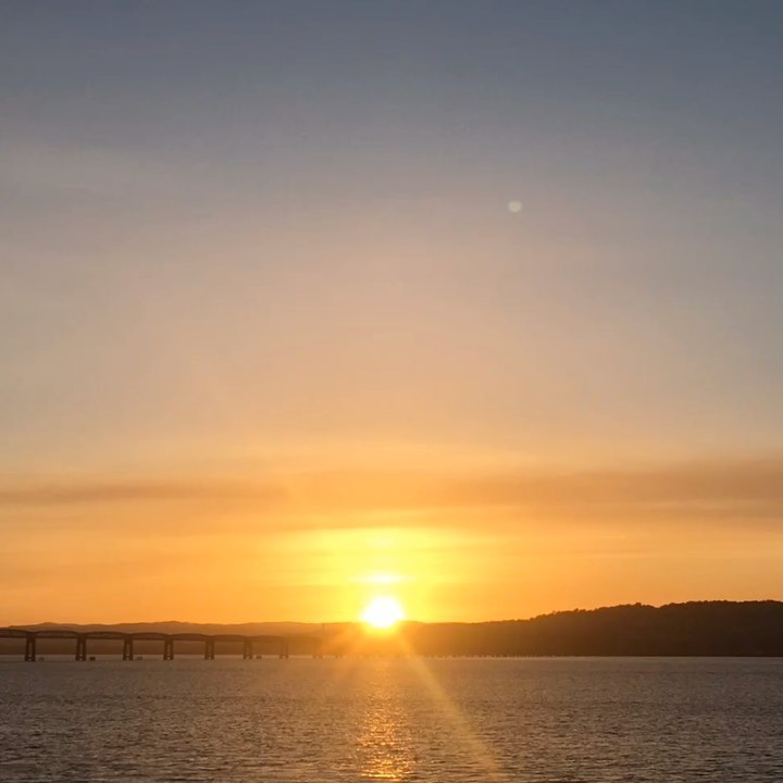 Corker of a sunset at The Old Boathouse tonight. Can’t wait to welcome guests to enjoy similar as soon as the situation allows. #woodhavenpier #wormit #newportontay #sunsetphotography #sunset