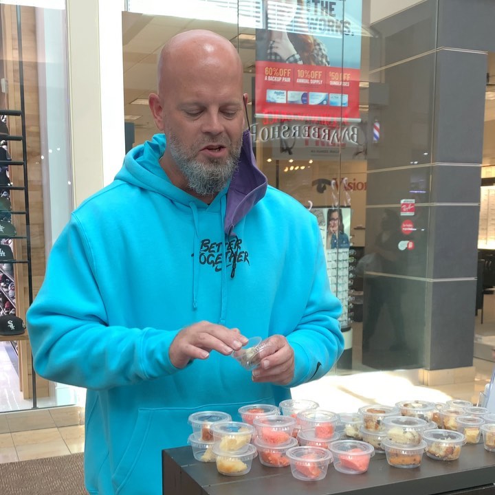 Customer reaction to tasting my pound kakes!!! Thanks 😊