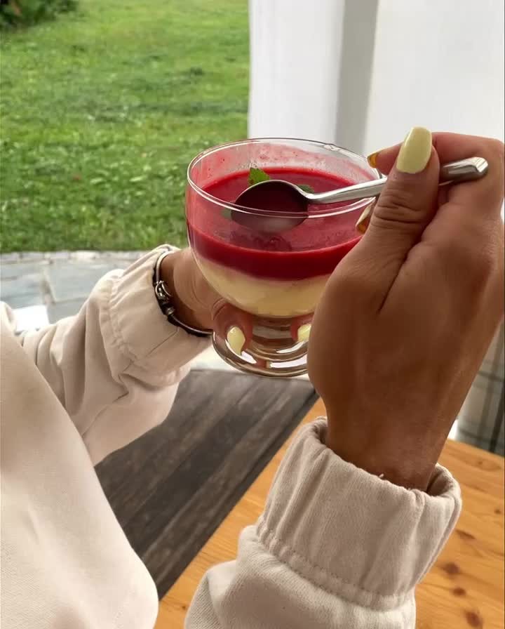 ALI izdam recept za tale super njami vanilijev puding? 😍😍😍 Ja ali ne???
#badassbejba #badassrecipe #recipeoftheday #recept #healthyrecipe #yummy