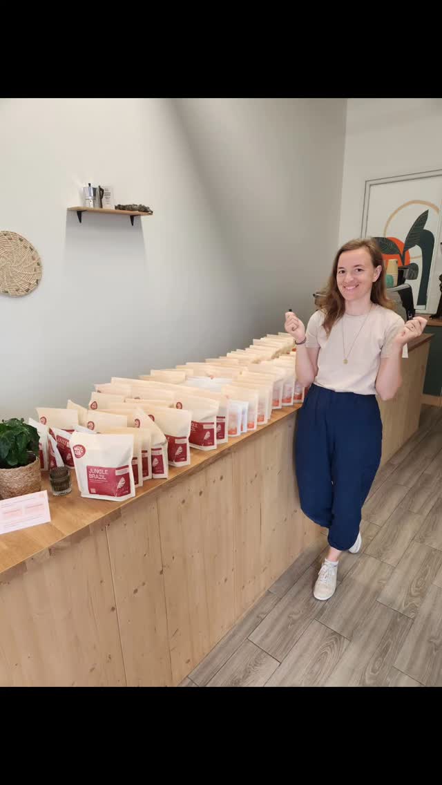 Taip mes dažniausiai pradedame trečiadienius🥳 visos mūsų kavos turi užrašytą skrudinimo datą, pakuotės apačioje🌟 dalinamės su klientais, jog rekomenduojame palaukti 5 dienas nuo skrudinimo datos prieš ją pradedant naudoti, taip išgaunant iš kavos visą skonių paletę, kurią įsigyta kava turi pasiūlyti🌱 nuo trečiadieniais - sekmadieniais laukiame visų iki 16val🍃