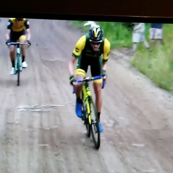 Running with THE MOVE OF THE YEAR by stage 1 winner, Gage Hecht as he unleashes his animalistic rage, rapidly seperating himself from the leaders group on the tech gravel hill of the final lap, Vail Colorado Classic Crit 2018.
#gagehecht #themove #coloradoclassic #aevolocycling
#aevolo_cycling #travismccabe #josephlewis
#cannondale #mikecreed #mikecreechdiesel
#u23timetrialchampion #nationalu23
#tourofgila #usprochallenge #vail #vailcolorado #cyclingphotography #cyclinglife #roadcycling #komcycling
#uci #bicidacorsa #cycling #cyclingporn
#skivail #coloradocycling #velotravel
#velo #iminlovewithmybike