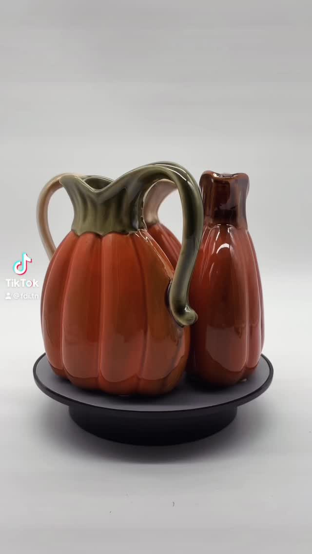 For those who like their spooky with a side of style—our Halloween pots are officially in bloom. 🎃🪴
.
.
.
.
#halloween #NEW #pots #spookyseason #flowers #direct #tennessee #knoxville #chattanooga #cookeville