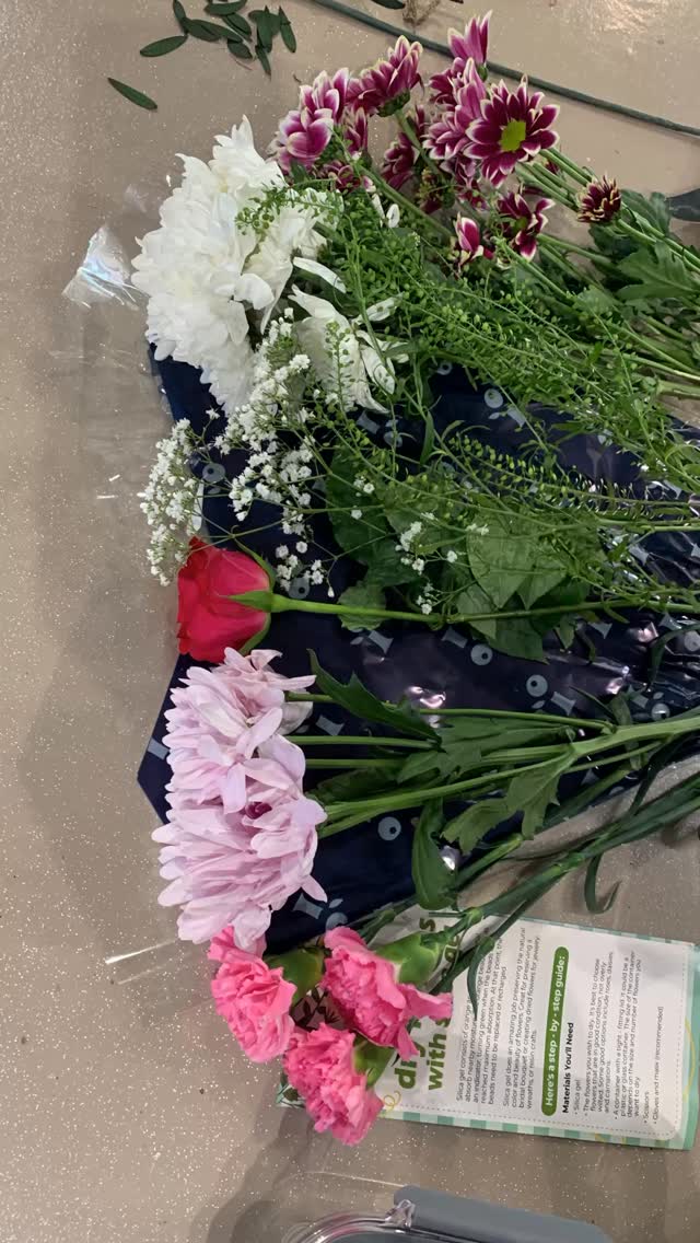 🤩 EXCITEMENT! 🤩
I'm thrilled to share my first attempt at drying fresh flowers, and I think it turned out amazing! What are your thoughts?
These dried blooms are going to make a stunning box frame arrangement for the shop. They dried even better than I expected. I've learned a few things to improve next time, but it's a great step towards offering a preservation service for special occasions. Turning meaningful flowers into lasting keepsakes.
Resin experiments are coming soon!
Watch this space!
#rossonwye #herefordshire #gardenshop #loveyourgarden #shoplocal #visitrossonwye #weddinginspiration #driedflowers #driedfloristry #handmade #bespoke #flowerart #specialoccasion #everlasting #keepsakes