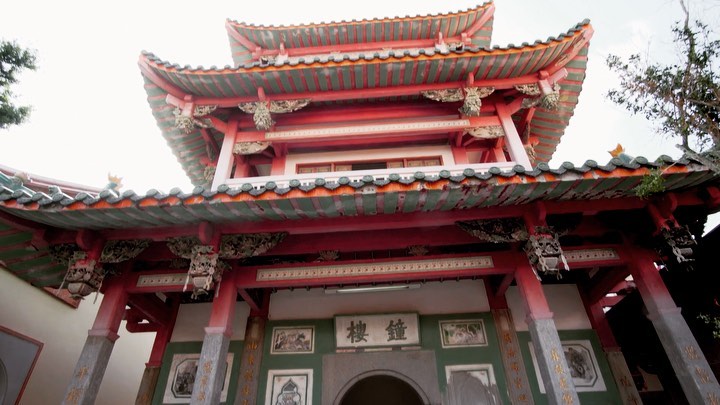 One of the few projects that grounded to a halt during Covid over 2020 was the filming for one of the oldest Buddhist monastery in Singapore, Shuang Lin Monastery. I recalled we had just flew over to Taiwan for the filming in Nov 2019 and we were preparing to start the next phase of filming back in Singapore after the Lunar New Year. Well, everything has its timing. So here we are in 2021, finally seeing some progress to the restoration work as you can see in our story. Here’s one of a few teasers coming, for the footage to finally see the light of day.