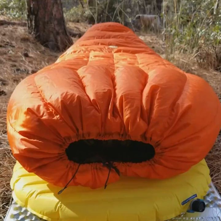 Our neck closure system has a gentle elastic that seals out drafts while allowing you to toss and turn as needed, without the need for the added weight, bulk and expense of a draft collar. Always Handmade in USA 🇺🇸