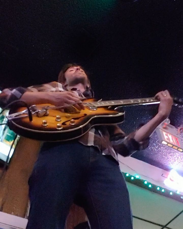 country music & dive bars. we continue friday night (11/15) 9pm-1am at one of #olddenver 's last stands. Berkeley Inn est 1934. Free.
.
..
.
#olddenver #countryguitar #guitarsolo #divebarstars #johnnycash #1934 #denvermusicians #cry #elitistcasino #kentuckybourbon