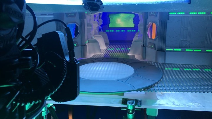 If @dirtymoosedesign hand made this set, is it called a space craft?
#aliens #intergalactic #moosetoys #miniatureset